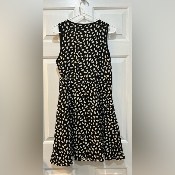 Everly NWT Faux Wrap Short Dress Sleeveless Fit & Flare A-Line Women Size M - Picture 2 of 8